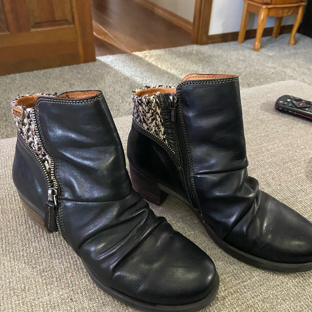 Boots - Picture 7 of 8